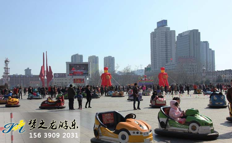 碰碰車(chē)游樂(lè )場(chǎng)