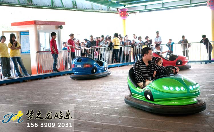 游樂(lè )場(chǎng)碰碰車(chē)